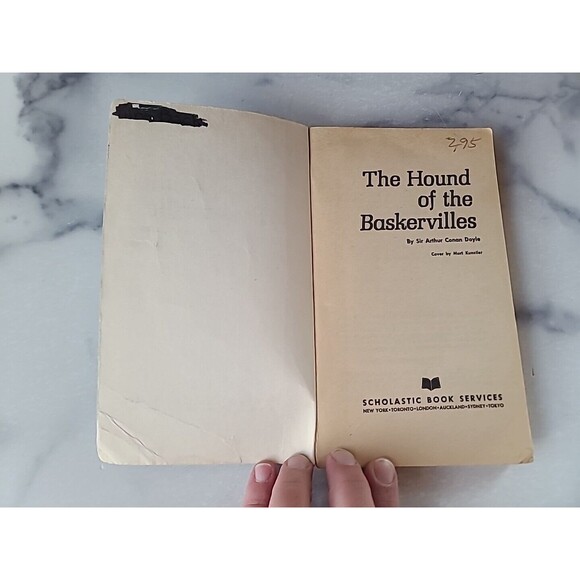 The Hound Of The Baskervilles By Sir Arthur Conan Doyle Paperback - Picture 2 of 10